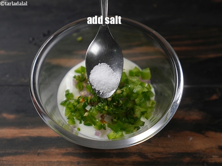 स्टेप 8 – स्वादानुसार 1/8&nbsp;टी-स्पून नमक डालें।