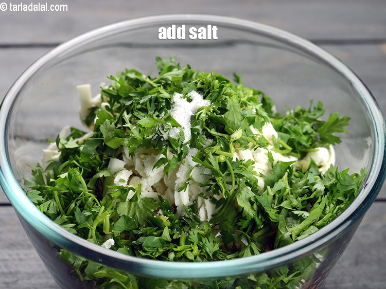 स्टेप 9 – <a href=""https://www.tarladalal.com/glossary-salt-namak-table-salt-hindi-418i"">नमक</a>&nbsp;स्वादअनुसार&nbsp;डालें&nbsp;।