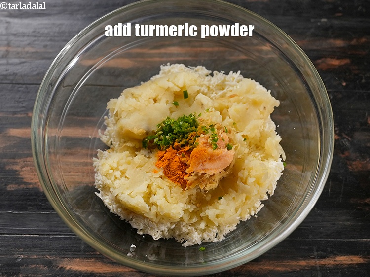 Step 9 – Add 1/4 tsp <a href="https://www.tarladalal.com/glossary-turmeric-powder-haldi-645i">turmeric powder (haldi)</a>.&nbsp;