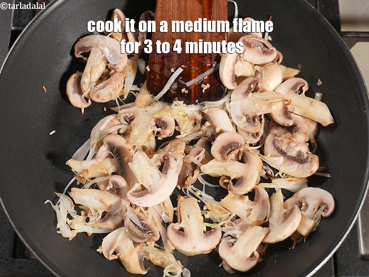 Step 8 – Cook it on a medium flame for 3 to 4 minutes.