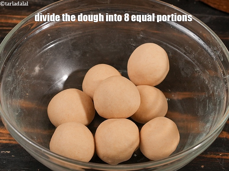 स्टेप 9 – <strong>पड़वाली रोटी रेसिपी&nbsp;|&nbsp;गुजराती पतली रोटी&nbsp;|&nbsp;पैड वाली रोटी&nbsp;|&nbsp;बेपड़ी रोटी&nbsp;|&nbsp;परतदार रोटी&nbsp;|</strong>बनाने के …