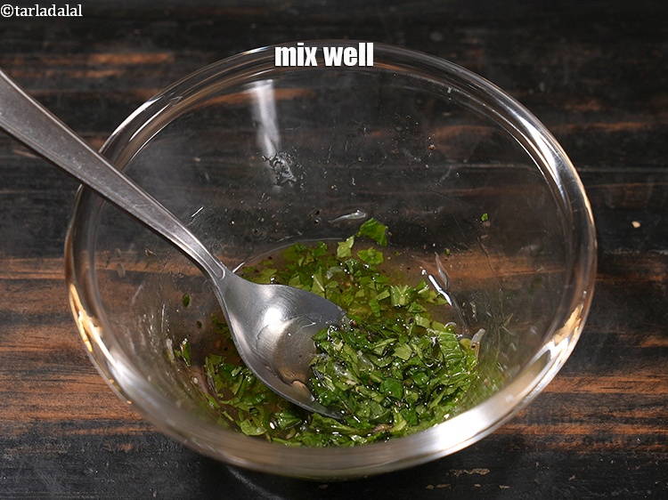 स्टेप 12 – <strong>स्वादिष्ट एवोकैडो सलाद</strong> की सभी सामग्री को अच्छी तरह से …