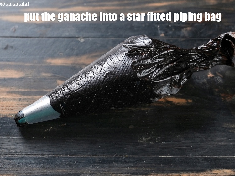 स्टेप 16 – एक बार ठंडा होने पर, गनाश को एक स्टार लगे …