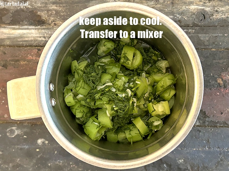 स्टेप 9 – ठंडा होने के लिए अलग रख दें। एक मिक्सर के …