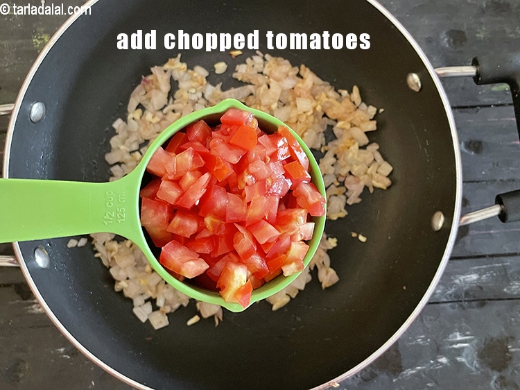 Step 27 – <meta charset="UTF-8" /> Add 1/2&nbsp;cup&nbsp;<a href="glossary-chopped-tomatoes-779i">chopped tomatoes</a>.