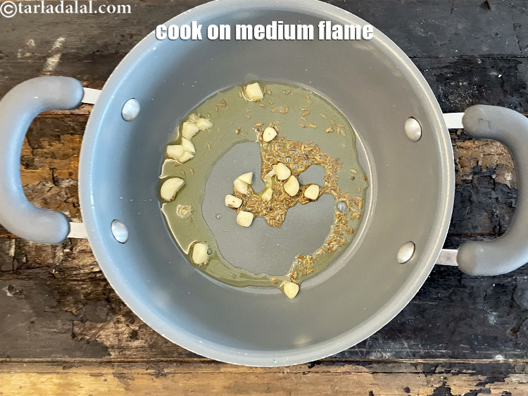 Step 9 – Cook on medium flame for 1 to 2 minutes.
