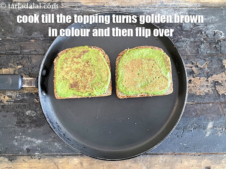 स्टेप 25 – तब तक पकाएं जब तक टॉपिंग सुनहरे भूरे रंग की …