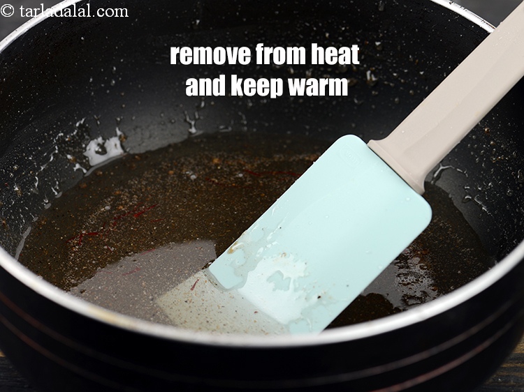 स्टेप 11 – आंच से उतारें और गर्म रखें।