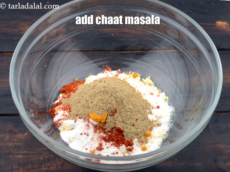 Step 8 – Add 1 1/2 tsp&nbsp;<a href="https://www.tarladalal.com/glossary-chaat-masala-300i">chaat masala</a>.&nbsp;