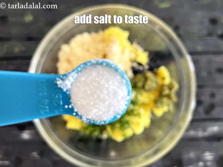 स्टेप 9 – <a href=""https://www.tarladalal.com/glossary-salt-namak-table-salt-hindi-418i"">नमक</a>&nbsp;स्वादअनुसार&nbsp;डालें।&nbsp;हमने 1/4 टी-स्पून नमक डाला है।
