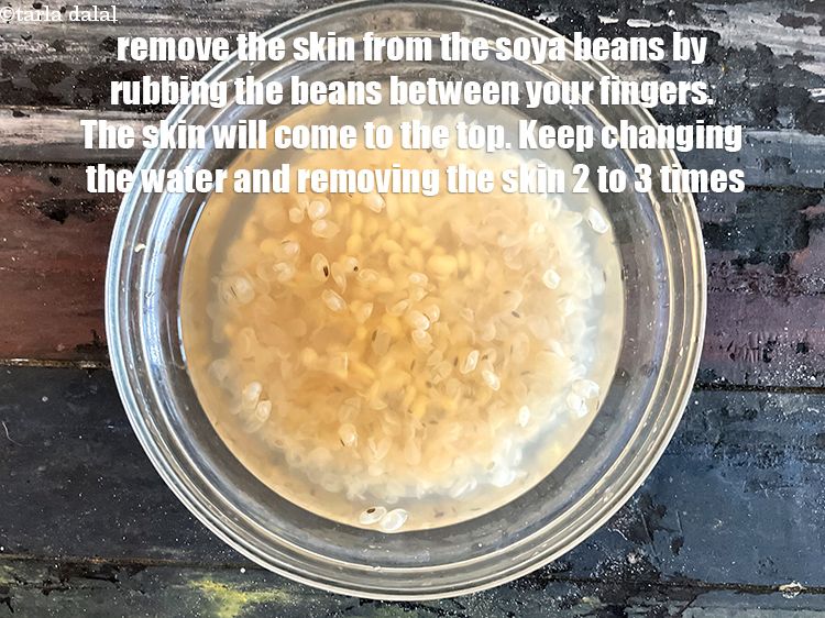 स्टेप 9 – उंगलियों से रगड़कर सोयाबीन का छिलका हटा दें।&nbsp; अगर आपने …