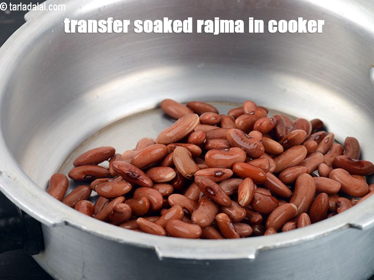 Step 8 – Transfer the soaked rajma in the pressure cooker.