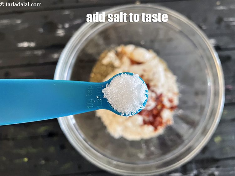 स्टेप 8 – स्वादानुसार नमक डालें। हमने 1/2 टी-स्पून नमक डाला है।