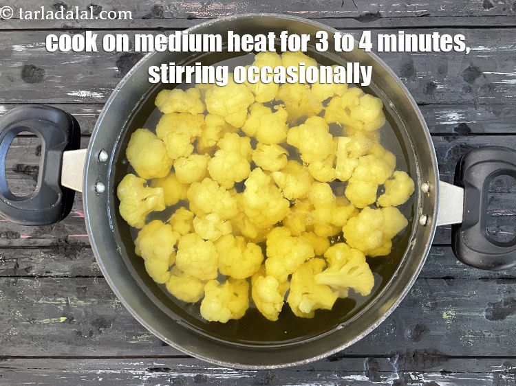 Step 8 – <meta charset="UTF-8" />Cook on a medium flame for 3 to 4 minutes, while stirring occasionally.&nbsp;