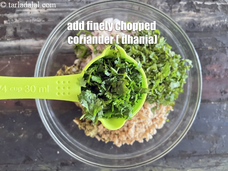Step 23 – Add&nbsp;<meta charset="UTF-8" />1/4 cup&nbsp;finely&nbsp;chopped coriander (dhania).