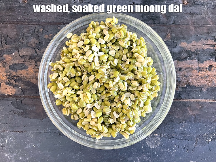 स्टेप 8 – एक तरफ रख दें। आपकी भीगी और निथारी हुई हरी …