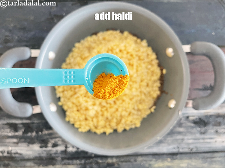 Step 20 – Add&nbsp;<meta charset="UTF-8" />1/4 tsp&nbsp;<a href="glossary-turmeric-powder-haldi-645i">turmeric powder (haldi)</a>.