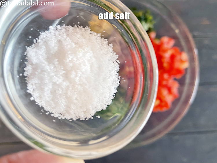 स्टेप 32 – स्वादानुसार नमक डालें।