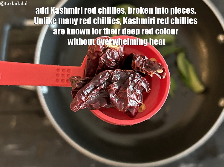 स्टेप 13 – १&nbsp;<a href=""https://www.tarladalal.com/glossary-whole-dry-kashmiri-red-chillies-kashmiri-mirch-kashmiri-lal-mirch-hindi-332i"">साबुत सूखी कश्मीरी लाल मिर्च</a>&nbsp;, टुकड़ों में टूटी हुई&nbsp;डालें। …