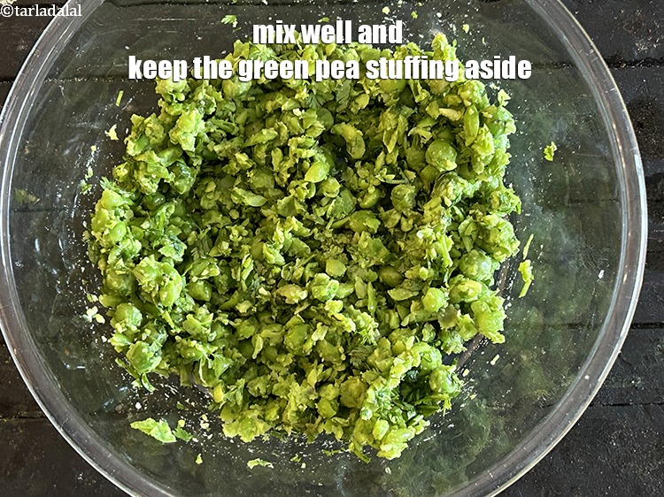 Step 9 – Mix well and keep the green pea stuffing aside.&nbsp;