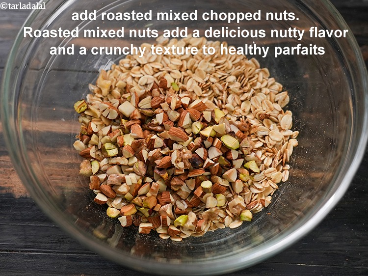 स्टेप 9 – ३ टेबल-स्पून&nbsp;<a href=""https://www.tarladalal.com/glossary-roasted-and-chopped-nuts-hindi-931i"">भुने हुए मिश्रित कटे हुए मेवे</a>&nbsp;डालें।&nbsp;भुने हुए मिश्रित …