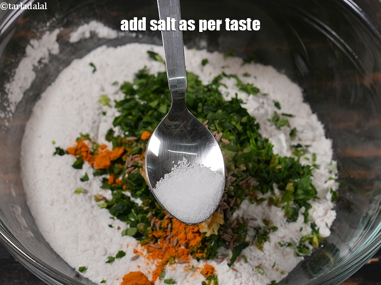 स्टेप 9 – स्वादानुसार नमक डालें।
