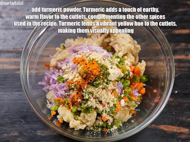 स्टेप 9 – १/४ टी-स्पून&nbsp;<a href=""https://www.tarladalal.com/glossary-turmeric-powder-haldi-hindi-645i"">हल्दी पाउडर</a>&nbsp;डालें। हल्दी कटलेट में मिट्टी जैसा, गर्म …