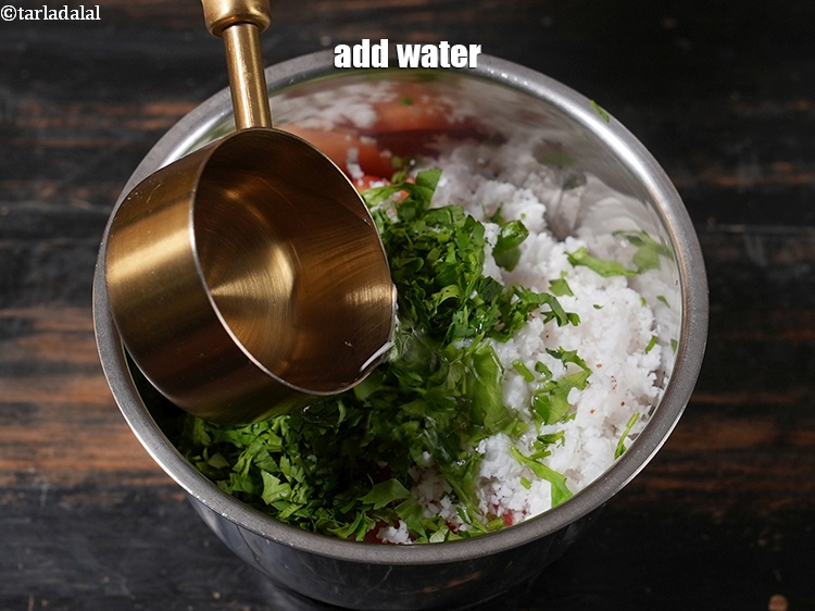 स्टेप 25 – &frac14; कप पानी डालें.