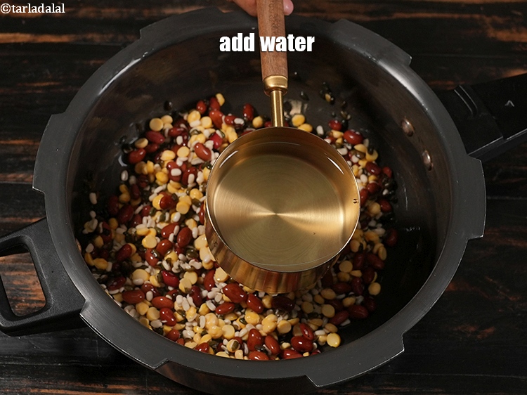 Step 9 – <p>Add 4 cups of water</p>