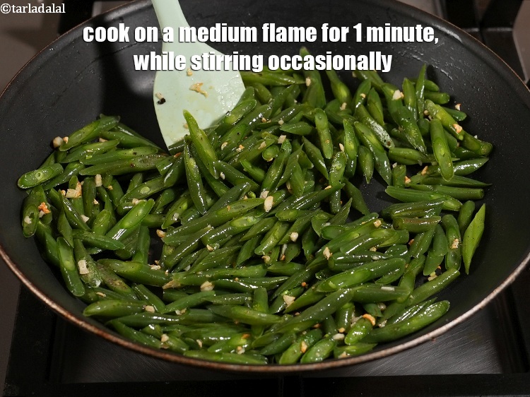 Step 18 – <p>Cook on a medium flame for 1 minute, while stirring occasionally.</p>