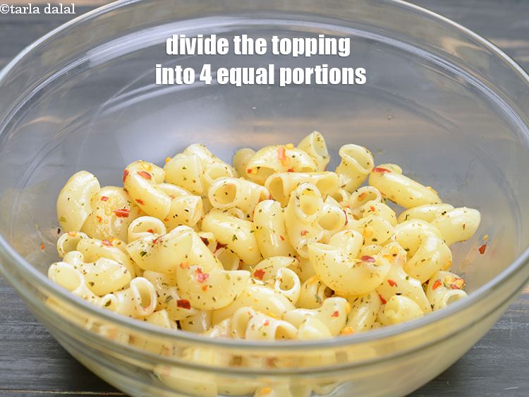 Step 11 – Divide the topping into 4 equal portions and keep aside.