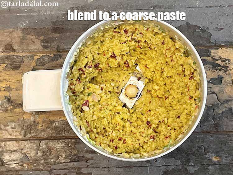 स्टेप 21 – दरदरा पेस्ट बना लें।