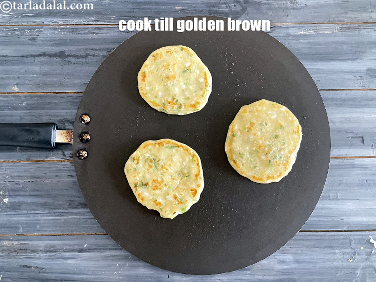 स्टेप 41 – दूसरी तरफ से <strong>दलिया उत्तपम रेसिपी को | स्वस्थ दलिया …