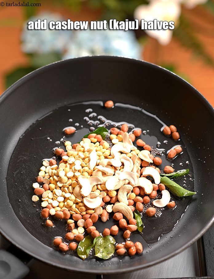 स्टेप 7 – २ टेबल-स्पून&nbsp;<a href=""https://www.tarladalal.com/glossary-cashew-nut-halves-hindi-2511i"">कटे हुए काजू के टुकड़े</a> डालें। इसके अलावा, …