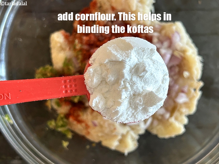 Step 22 – Add <strong>3&nbsp;tbsp</strong>&nbsp;<a href="glossary-cornflour-cornstarch-maize-starch-corn-flour-112i">cornflour</a>. This will help in binding the koftas.