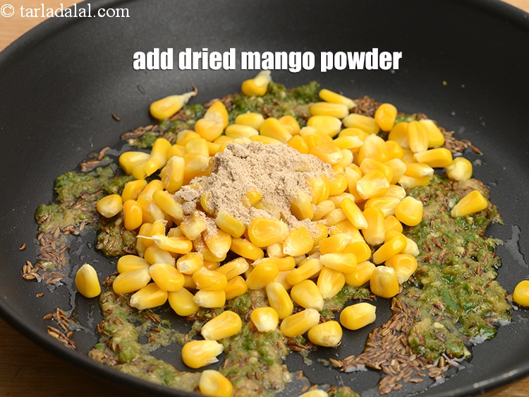 स्टेप 11 – १ टी-स्पून&nbsp;<a href=""https://www.tarladalal.com/glossary-dried-mango-powder-amchur-powder-hindi-148i"">आमचूर</a>&nbsp;डालें।&nbsp;&nbsp;