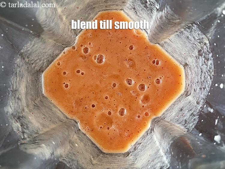 स्टेप 21 – ब्लेंड टोमैटो एप्पल ड्रिंक चिकना होने तक ब्लेंड करें।