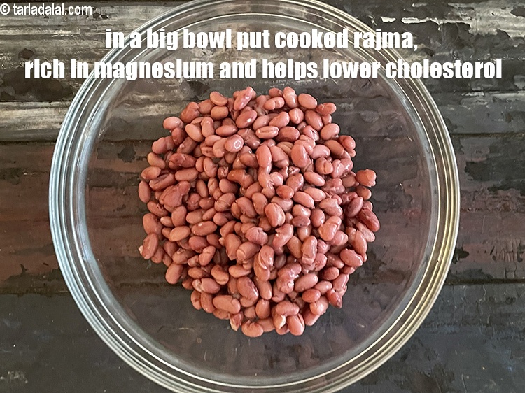 Step 16 – To make&nbsp;<strong>bean and capsicum salad recipe | rajma, kabuli chana salad | protein rich Indian …