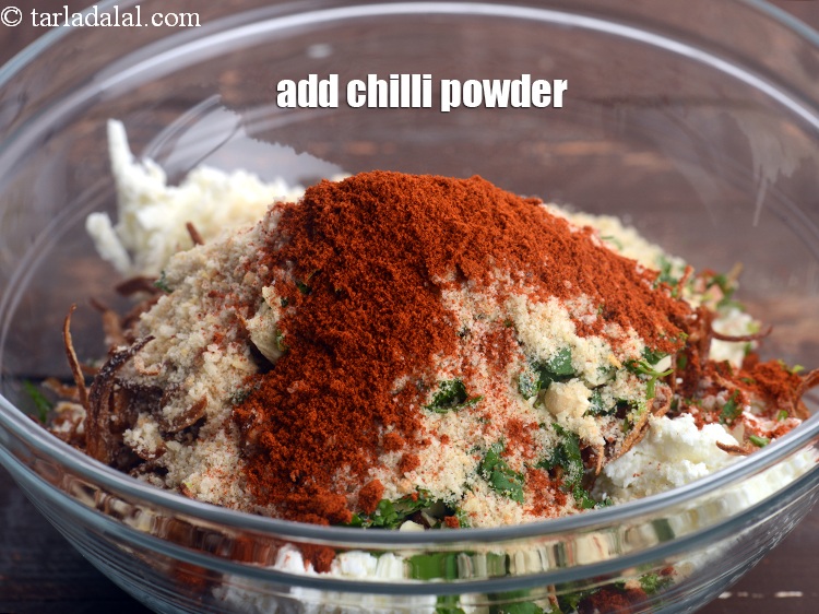 Step 9 – Add 1 tsp&nbsp;<a href="https://tarladalal.com/glossary-chilli-powder-red-chilli-powder-339i">chilli powder</a>.&nbsp;