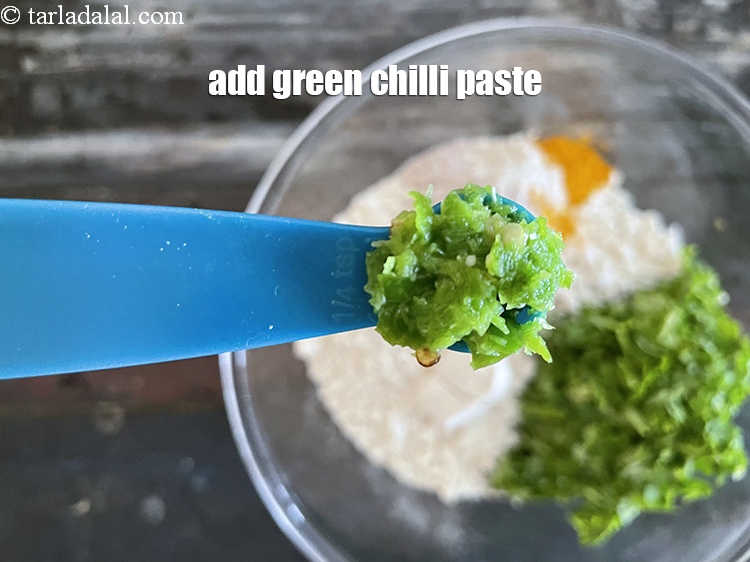 Step 11 – Add&nbsp;<meta charset="UTF-8" />1/4 tsp&nbsp;green&nbsp;<a href="chilli-paste-22538r">chilli paste</a>.