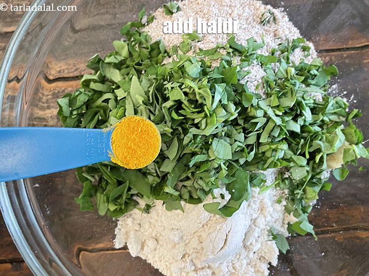 Step 15 – Add&nbsp;<meta charset="UTF-8" />1/4 tsp&nbsp;<a href="glossary-turmeric-powder-haldi-645i">turmeric powder (haldi)</a>.