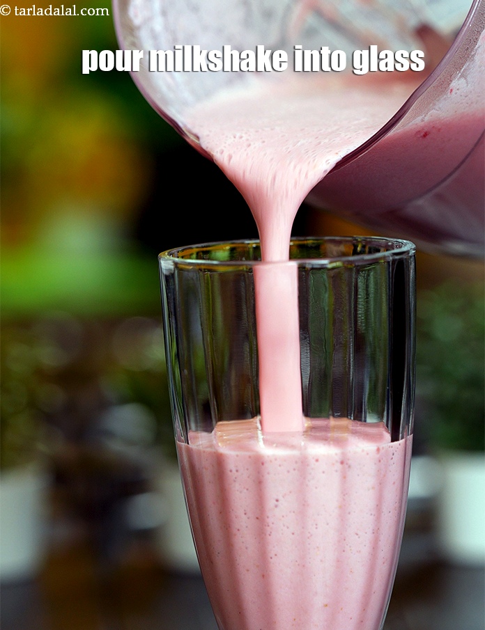 Step 9 – Pour the milkshake into a glass.&nbsp;