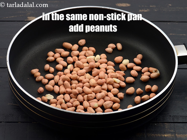 स्टेप 9 – उसी चौड़े नॉन-स्टिक पैन में, 1/2 कप कच्ची अनसाल्टेड<a href=""https://www.tarladalal.com/glossary-raw-peanuts-kachi-mungfali-kachi-moongfali-hindi-847i"" …