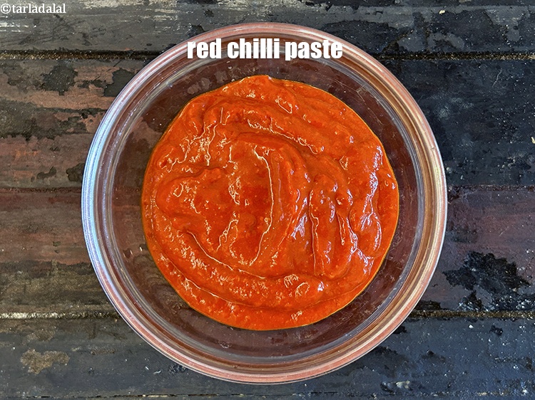 स्टेप 17 – जैन पाव भाजी के लिए लाल मिर्च का पेस्ट।