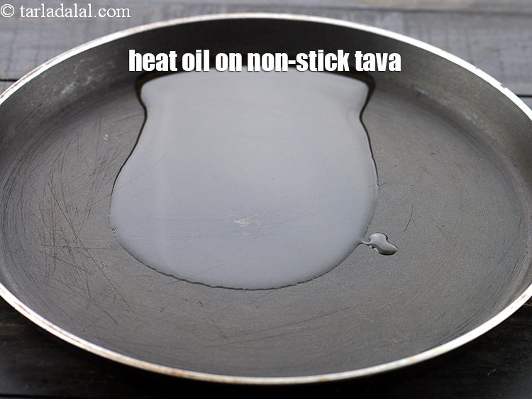 Step 9 – Heat 2 tbsp&nbsp;oil on a non-stick tava (griddle).