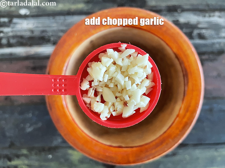 Step 24 – Add&nbsp;<meta charset="UTF-8" />1 tbsp&nbsp;roughly&nbsp;<a href="glossary-chopped-garlic-790i">chopped garlic (lehsun)</a>.