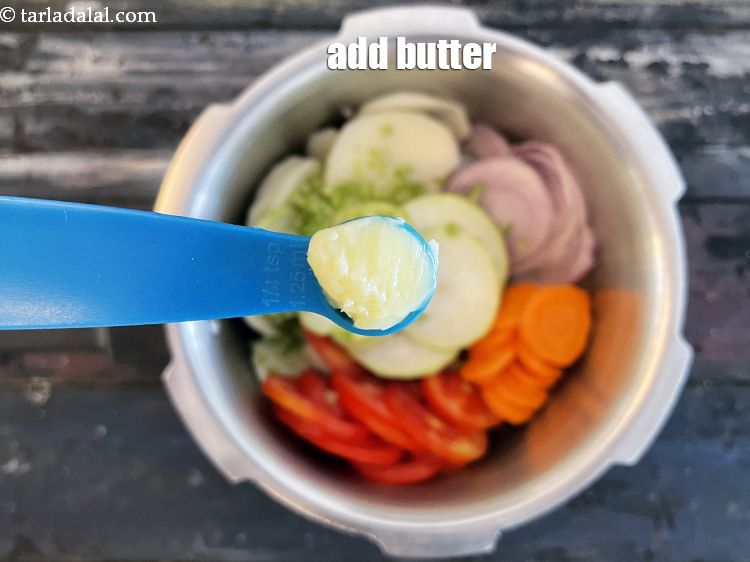 Step 9 – Add&nbsp;1/4 tsp&nbsp;<a href="glossary-butter-makhan-233i">butter</a>.