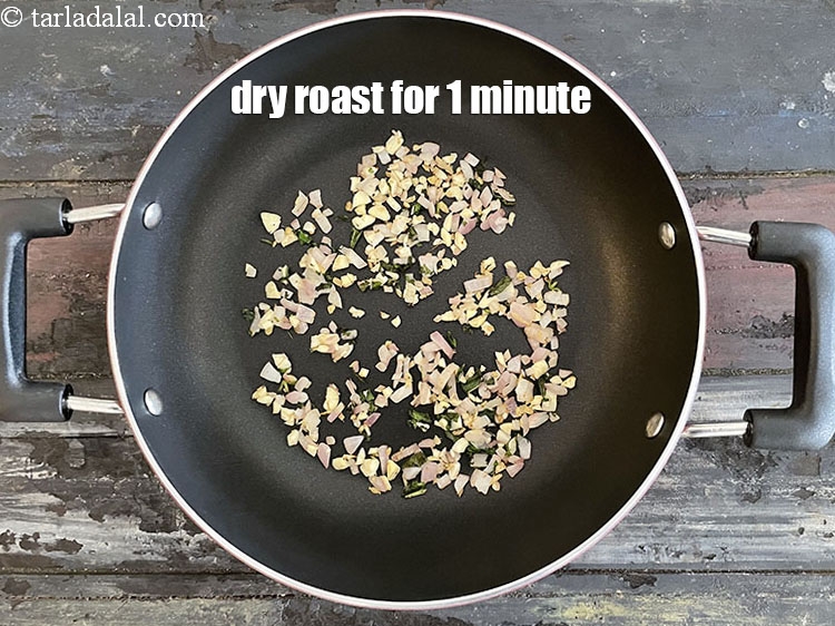 स्टेप 19 – मध्यम आंच पर 1 मिनट तक भूनें। अगर तेल का …