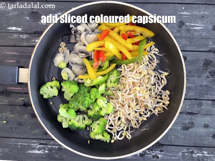 Step 18 – Add 3/4&nbsp;cup&nbsp;thinly&nbsp;sliced coloured capsicum.
