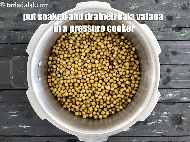 Step 9 – Put&nbsp;&nbsp;<a href="glossary-soaked-kala-vatana-2730i">soaked and drained kala vatana (dried black peas)</a>&nbsp;in a pressure cooker.